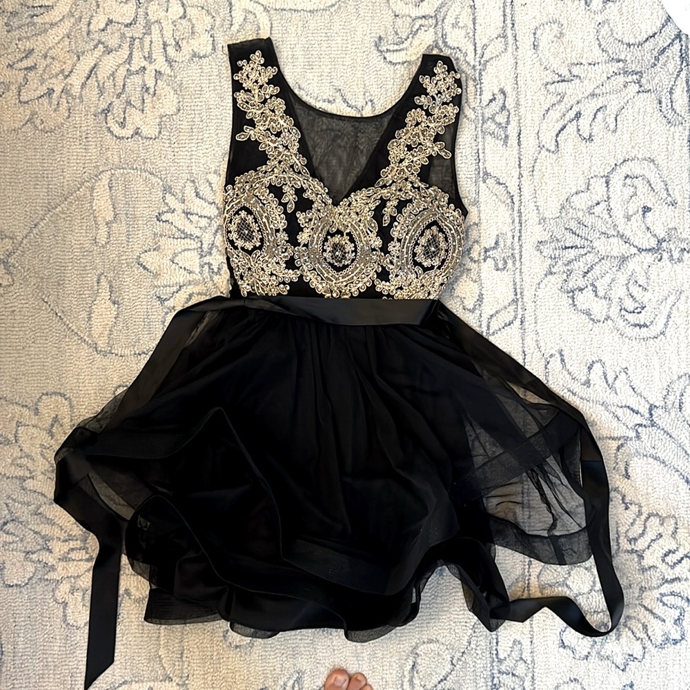 City triangles black gold party dress